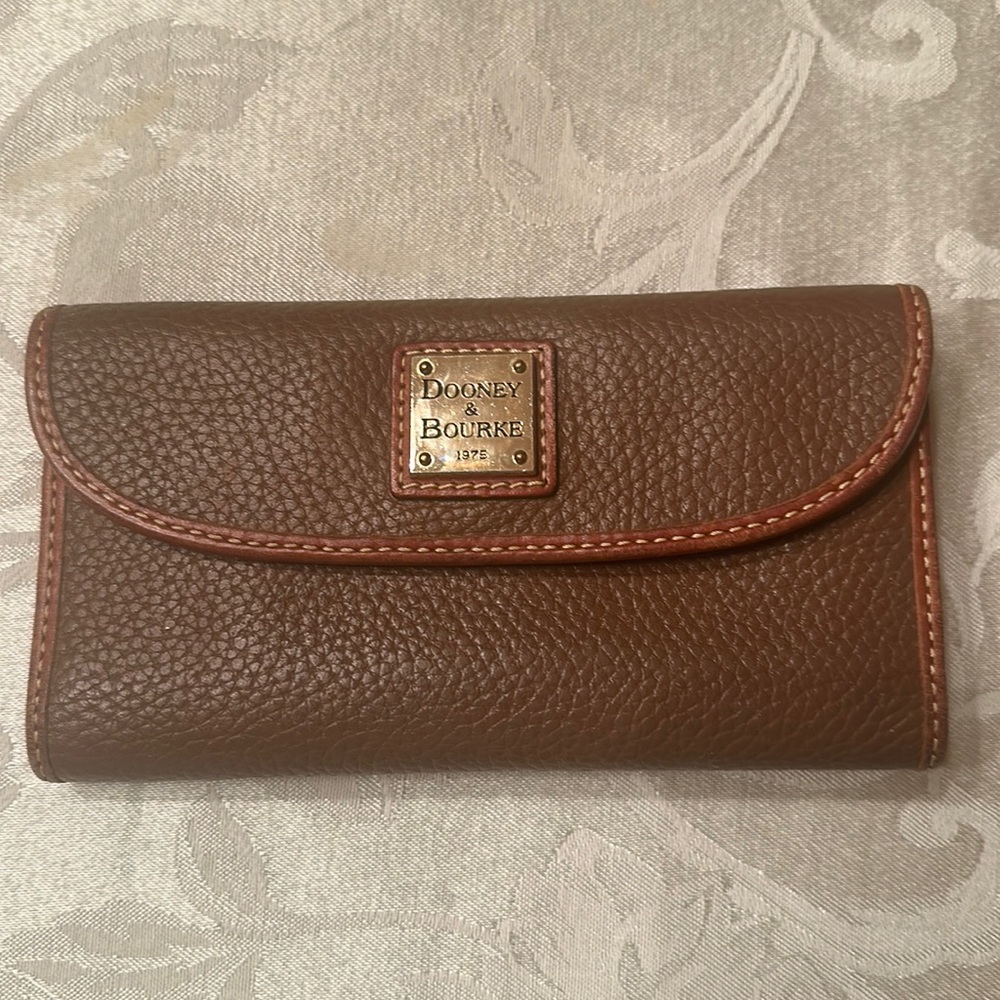 Dooney & Bourke wallet